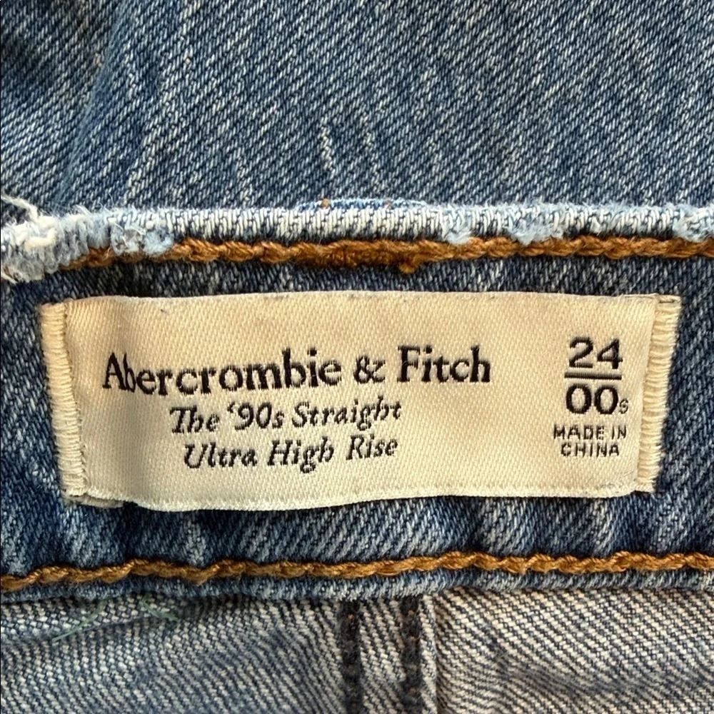 Abercrombie & Fitch The 90s Straight Ultra High Rise Jeans Size 24 Busted Knee